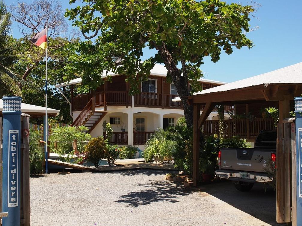 Wikkid Resort Dixon Cove Экстерьер фото
