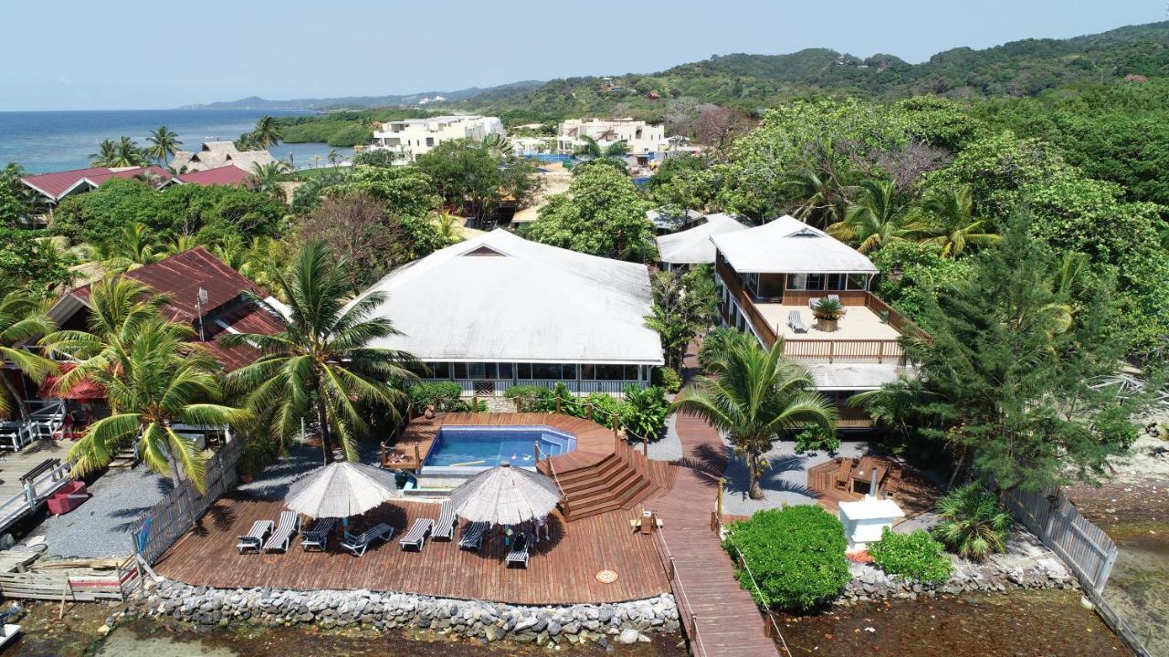 Wikkid Resort Dixon Cove Экстерьер фото