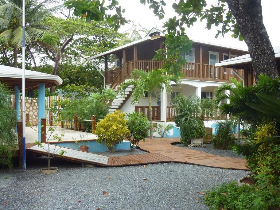Wikkid Resort Dixon Cove Экстерьер фото