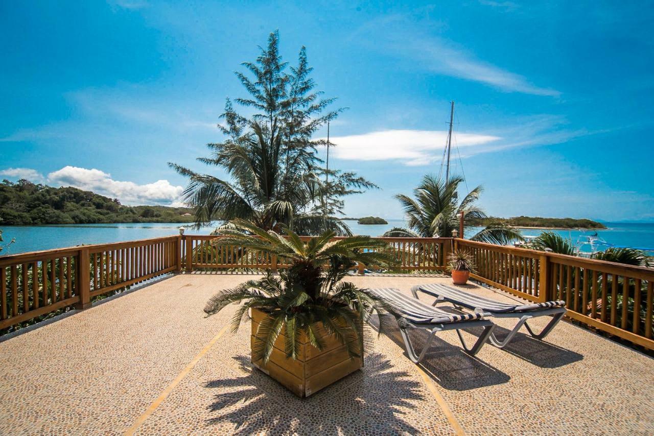 Wikkid Resort Dixon Cove Экстерьер фото