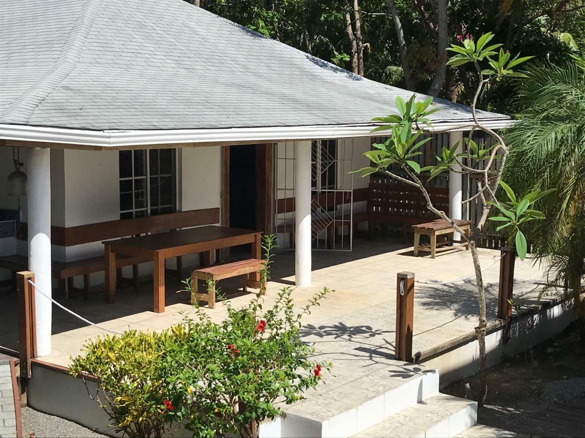 Wikkid Resort Dixon Cove Экстерьер фото